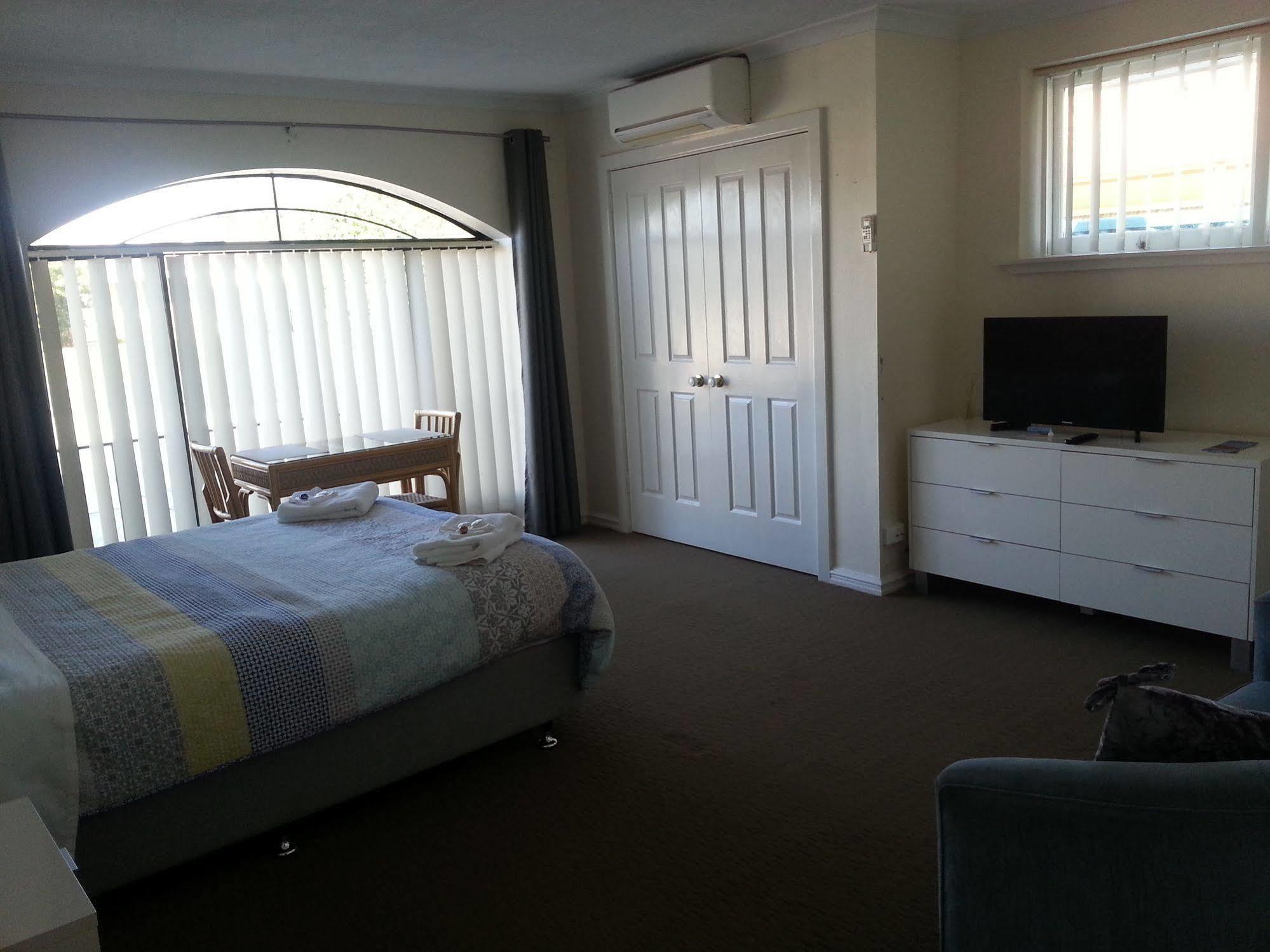 Palm Beach Guest House Rockingham Exterior foto